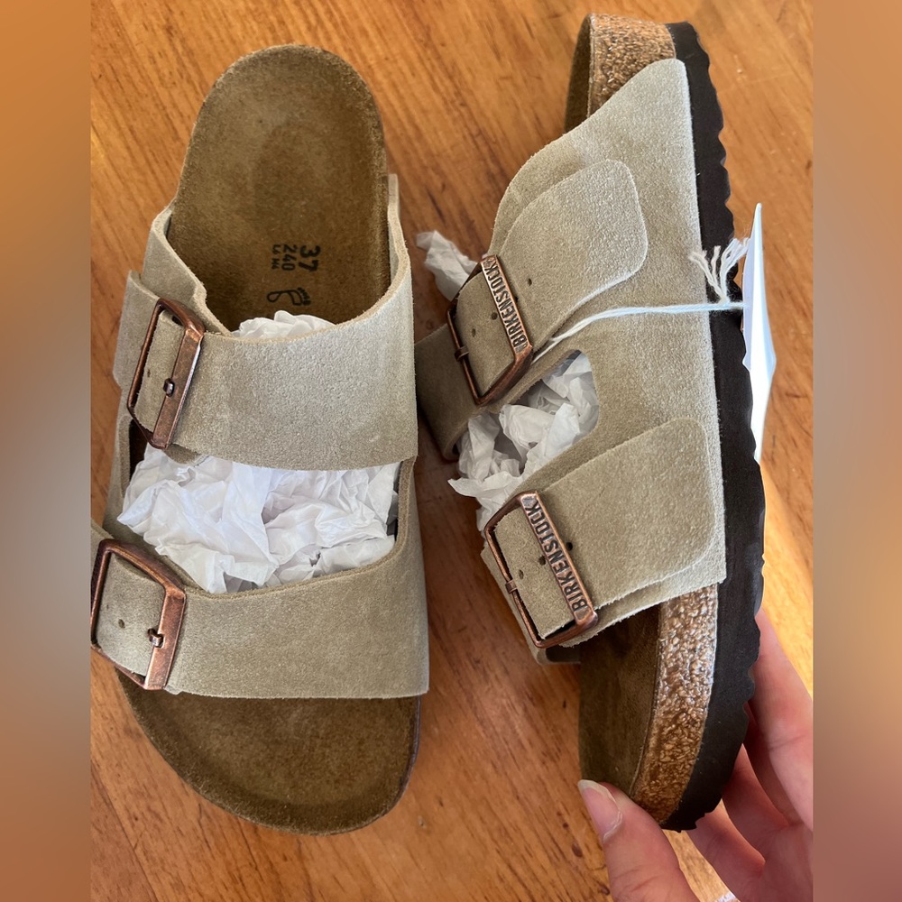 NWT BIRKENSTOCK ARIZONA SANDALS SIZE 37 (6) taupe